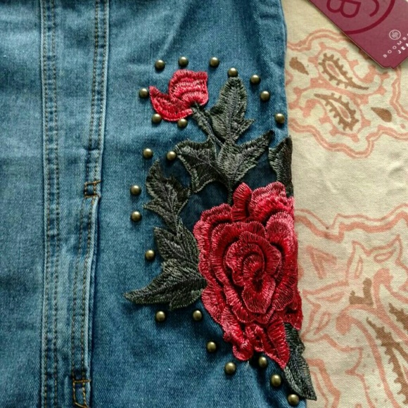 Beautiful Over sized Jean Rose Jacket. - Picture 4 of 6